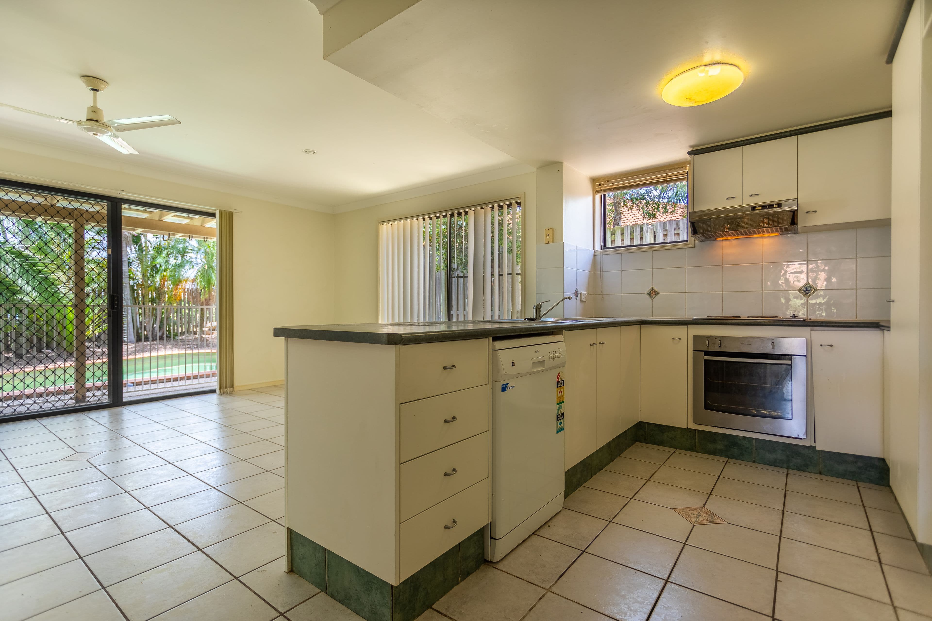 4 Crowsnest Close, Parkwood QLD 4214, Parkwood - Thumbnail 3