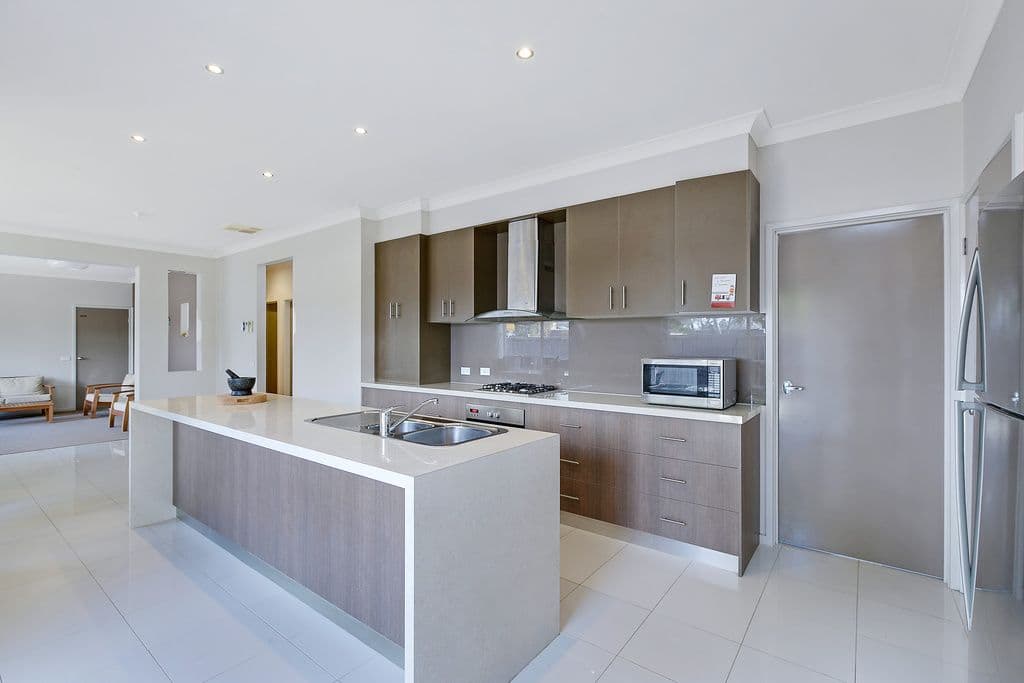 12 Shine Walk,, Epping VIC 3076, Epping - Thumbnail 2