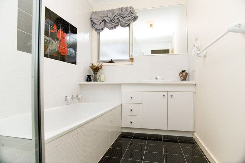 48 Grenda Drive, MILL PARK VIC 3082, Mill Park - Thumbnail 7