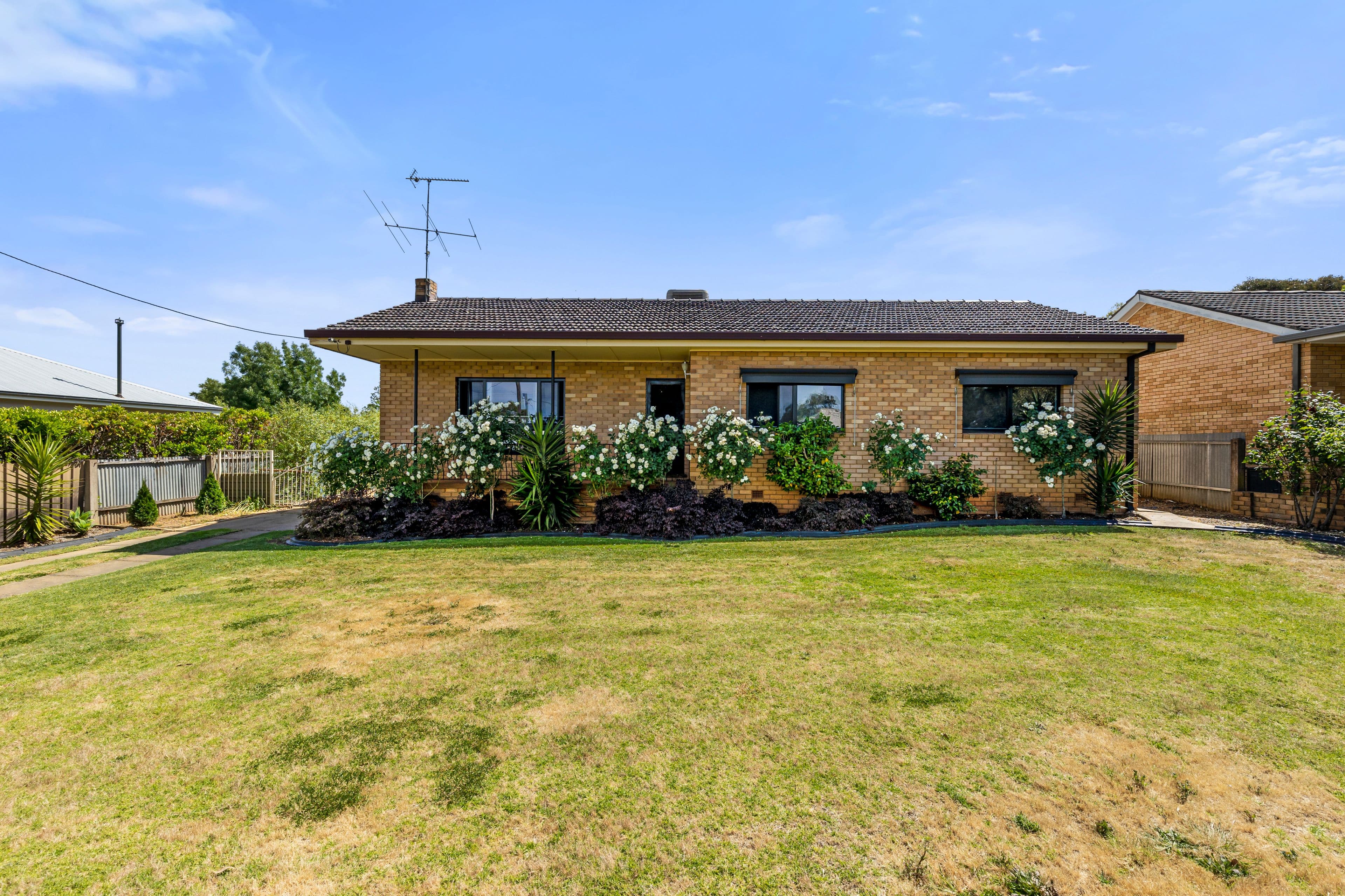 4 Cross Street, Junee NSW 2663, Junee - Image 1