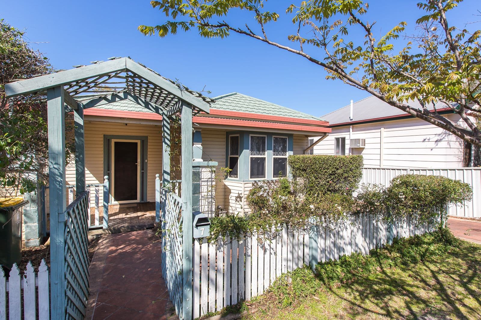 7 Roslyn Avenue, Islington - Image 1