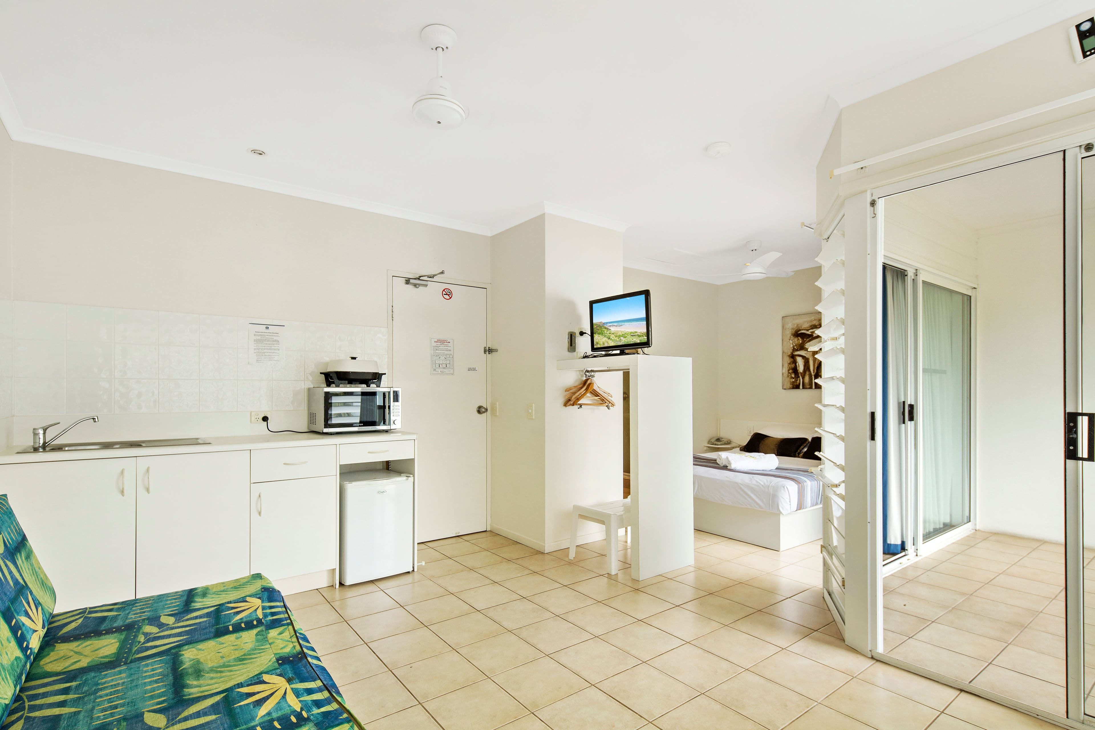 2 Erromango Drive, JUBILEE POCKET QLD 4802, Jubilee Pocket - Thumbnail 2