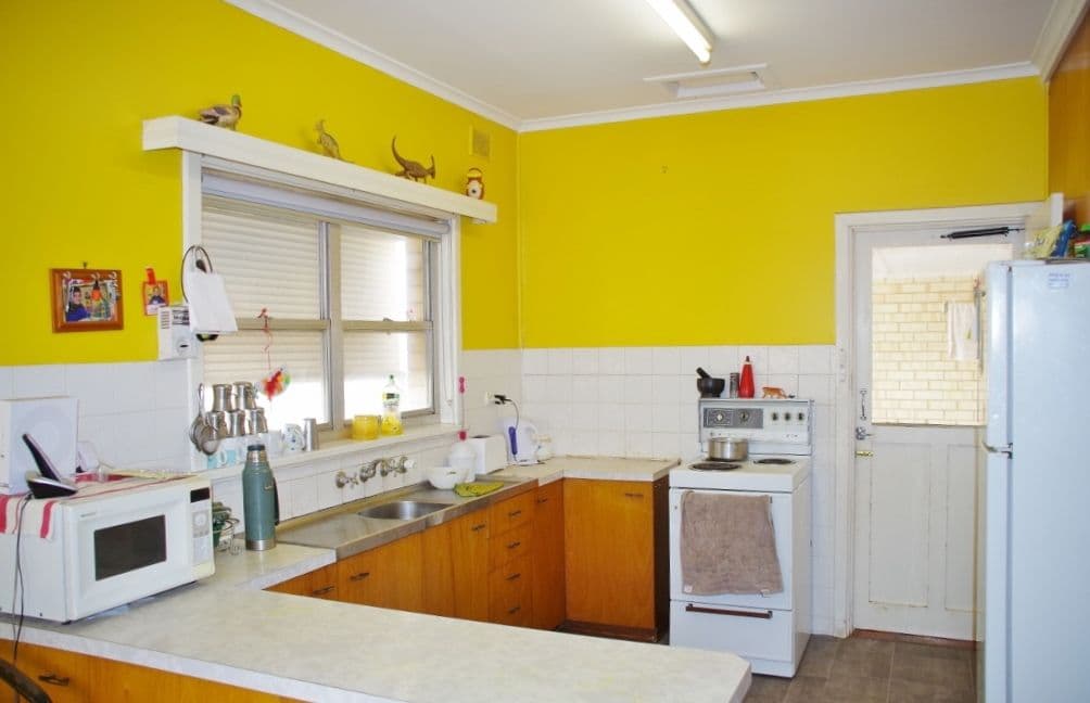 98 Thurk Street, Renmark SA 5341, Renmark - Thumbnail 4