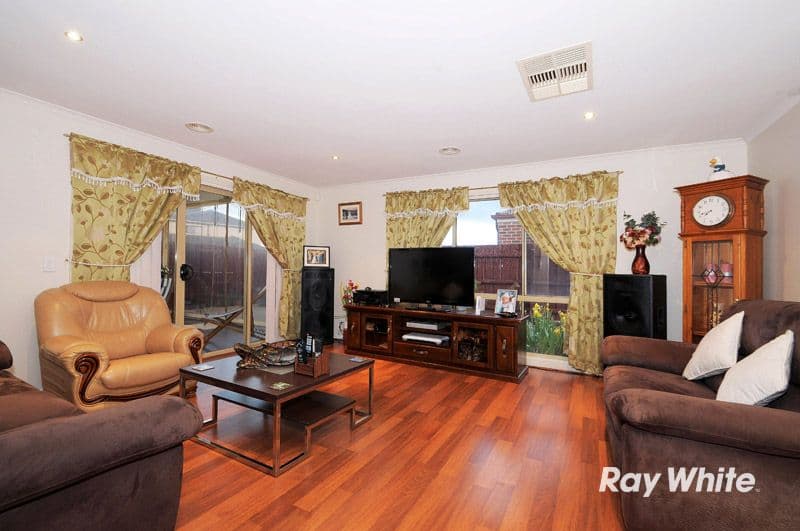 2 McKern Place, LYNBROOK VIC 3975, Lynbrook - Thumbnail 2