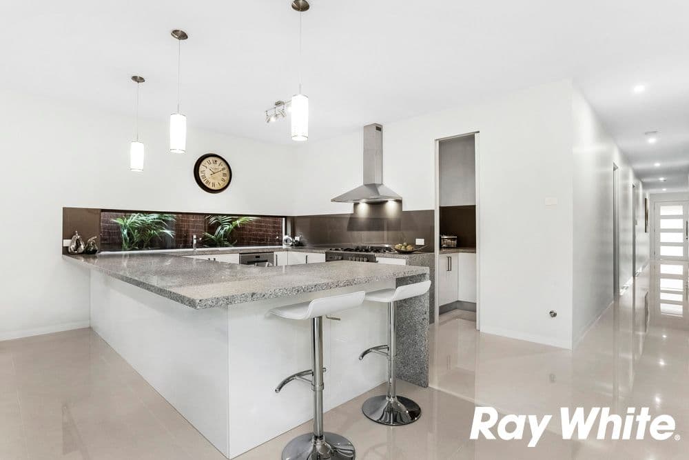 18 Elm Grove, Mount Waverley VIC 3149, Mount Waverley - Thumbnail 2