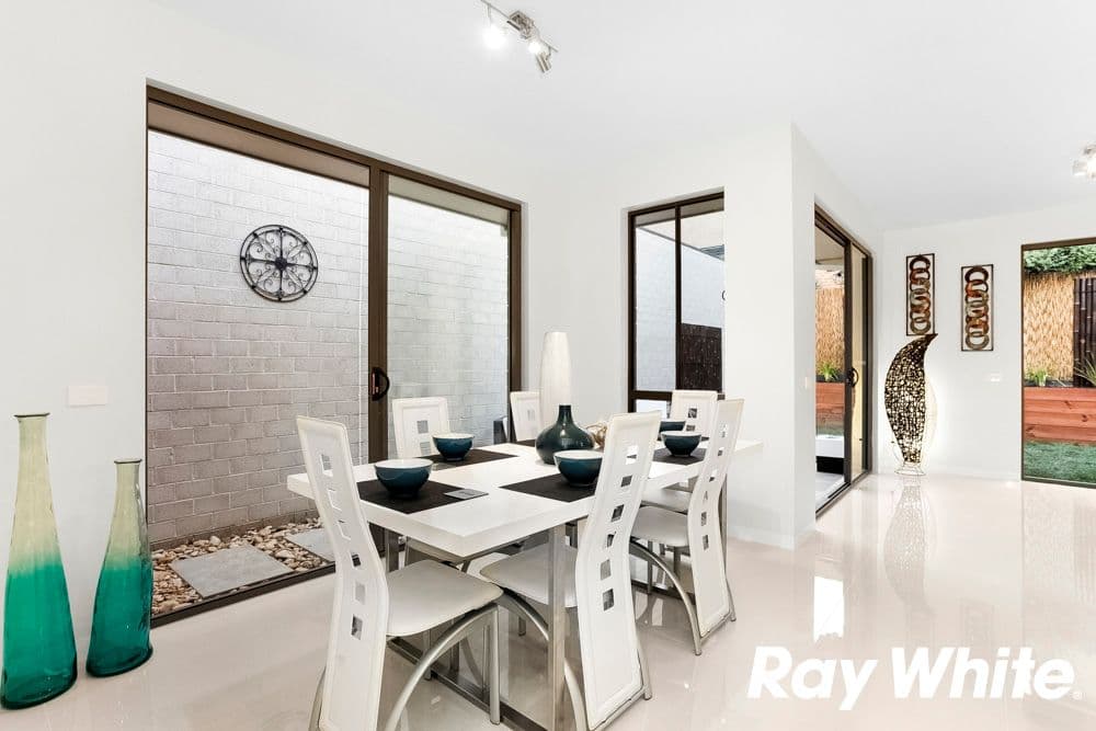 18 Elm Grove, Mount Waverley VIC 3149, Mount Waverley - Thumbnail 3