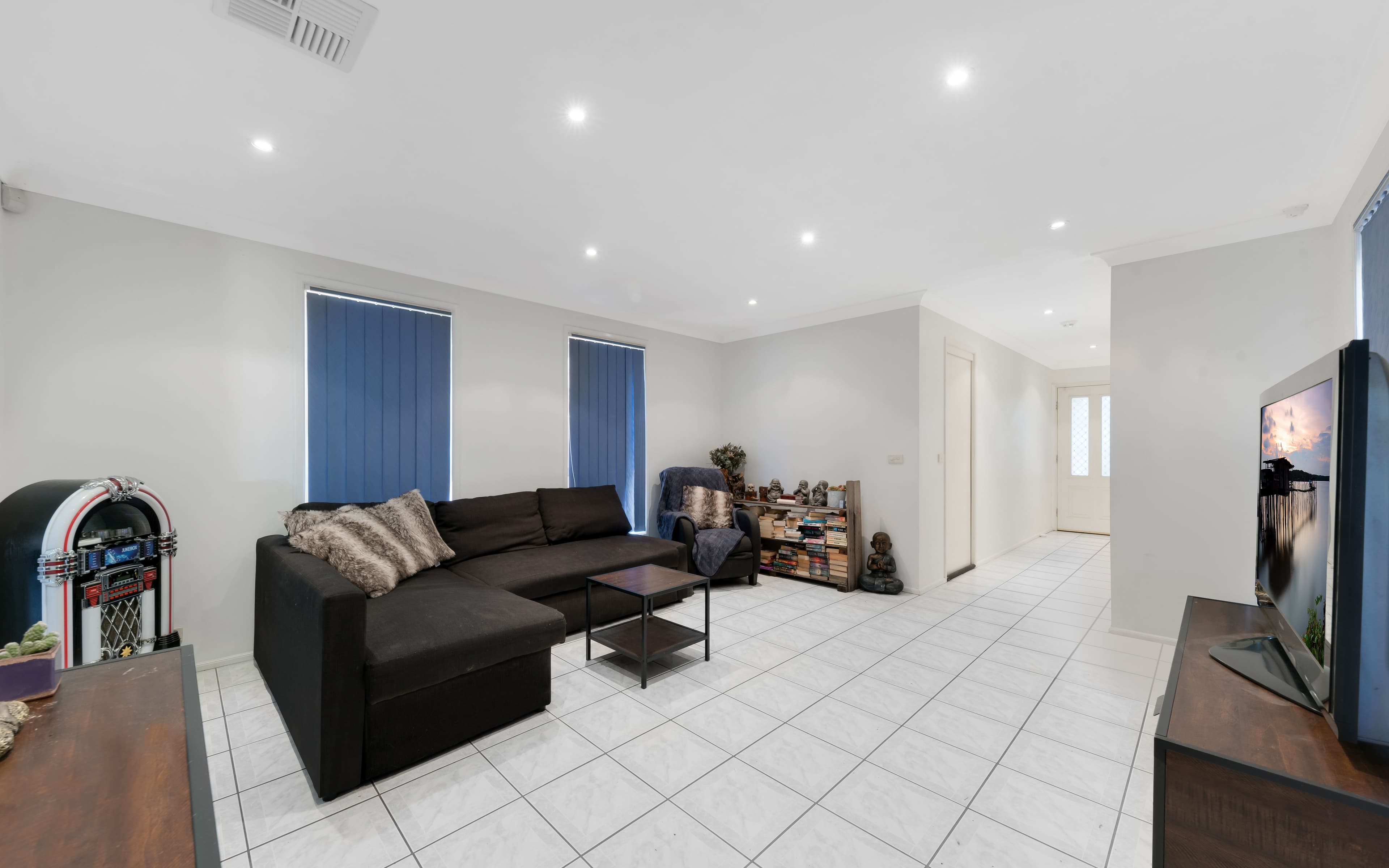 40 Hyacinth Avenue, Macquarie Fields NSW 2564, Macquarie Fields - Thumbnail 2