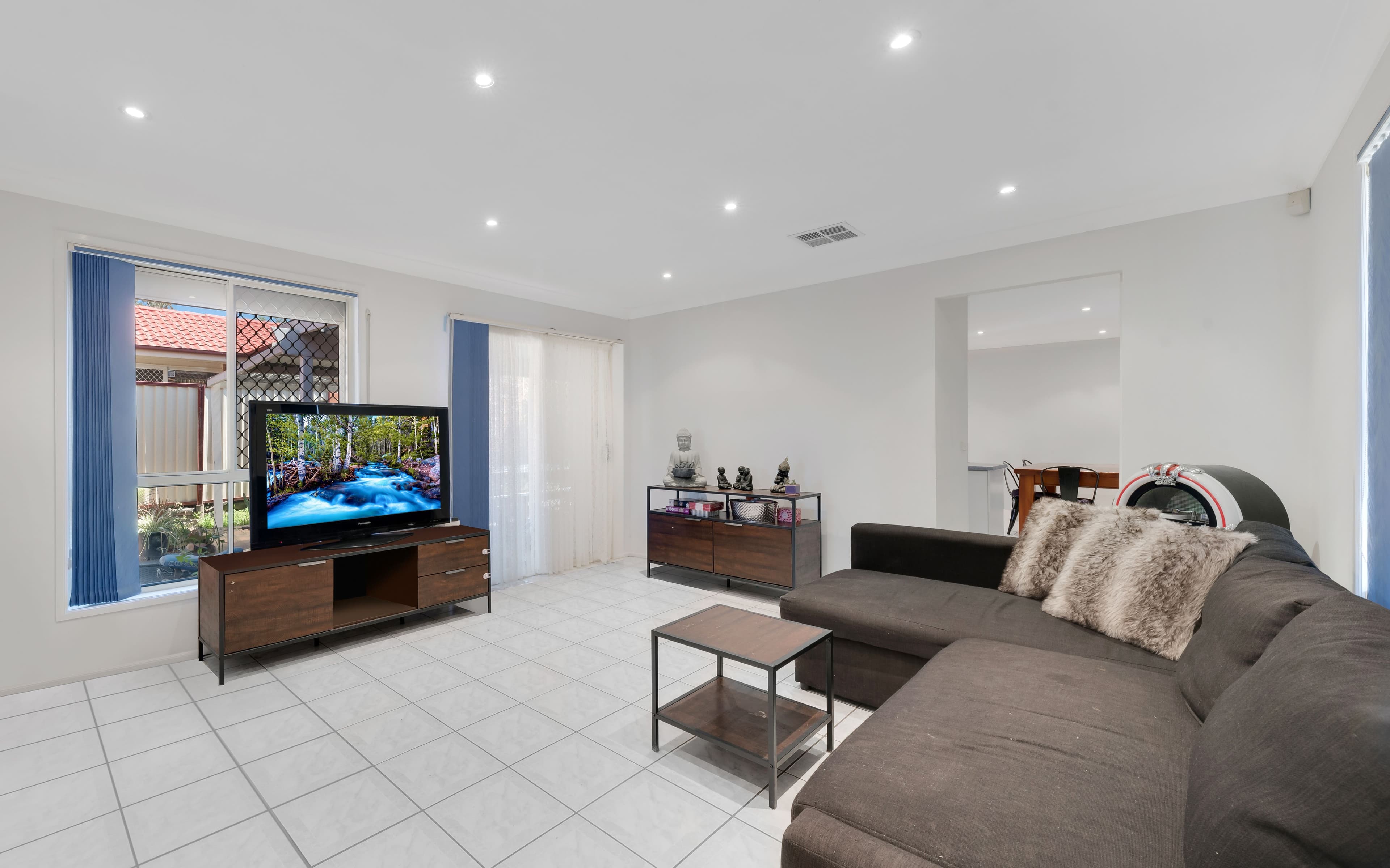 40 Hyacinth Avenue, Macquarie Fields NSW 2564, Macquarie Fields - Thumbnail 3
