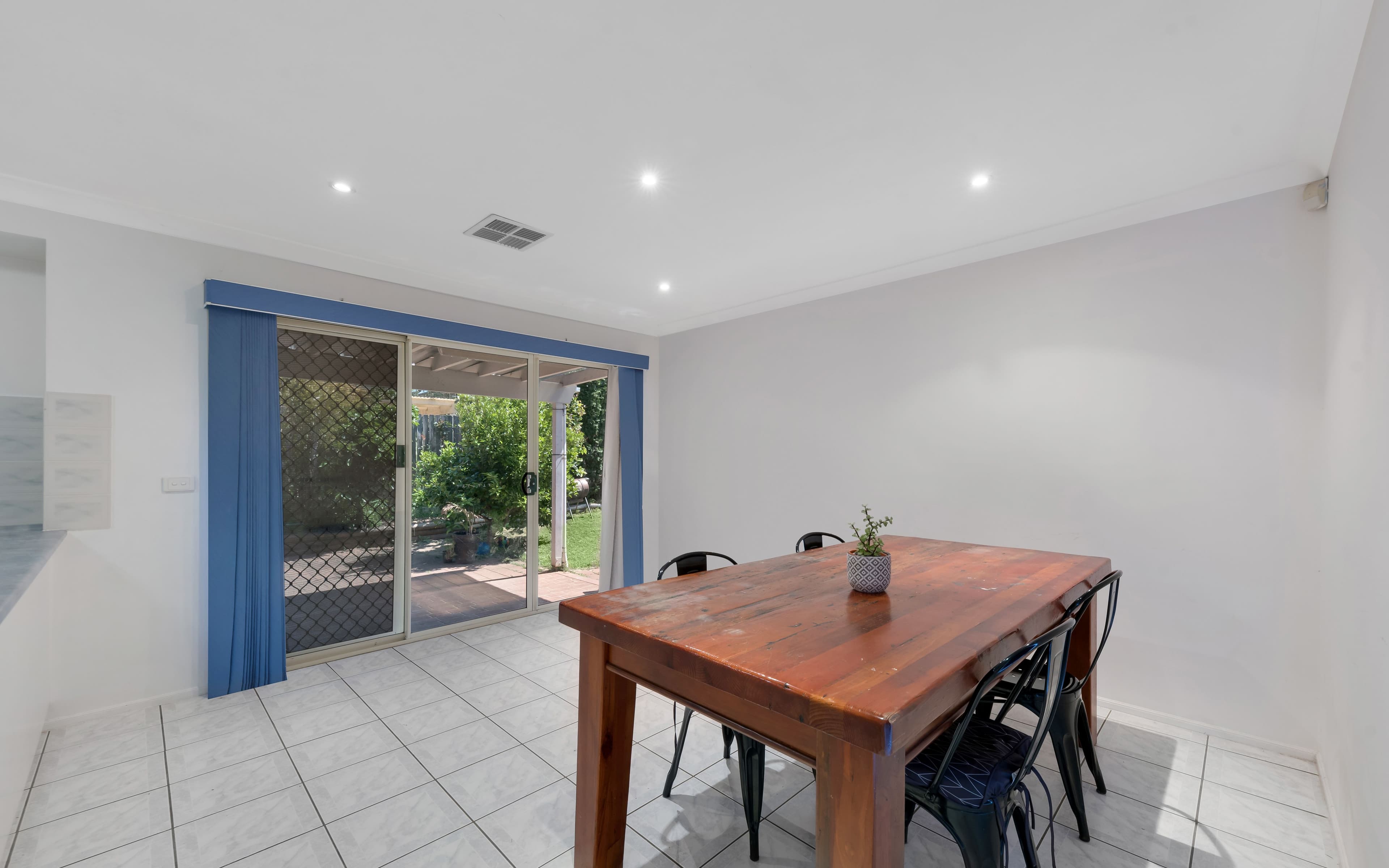 40 Hyacinth Avenue, Macquarie Fields NSW 2564, Macquarie Fields - Thumbnail 5