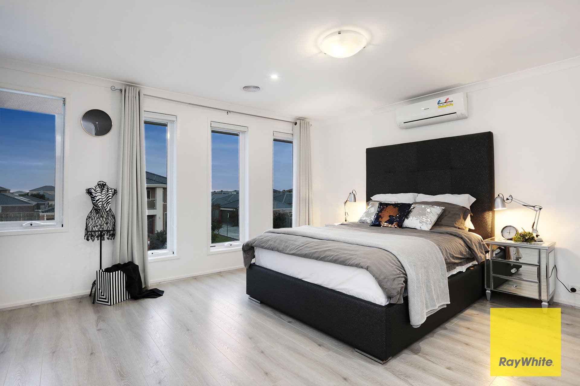 5 Seacoast Street, Point Cook VIC 3030, Point Cook - Thumbnail 8