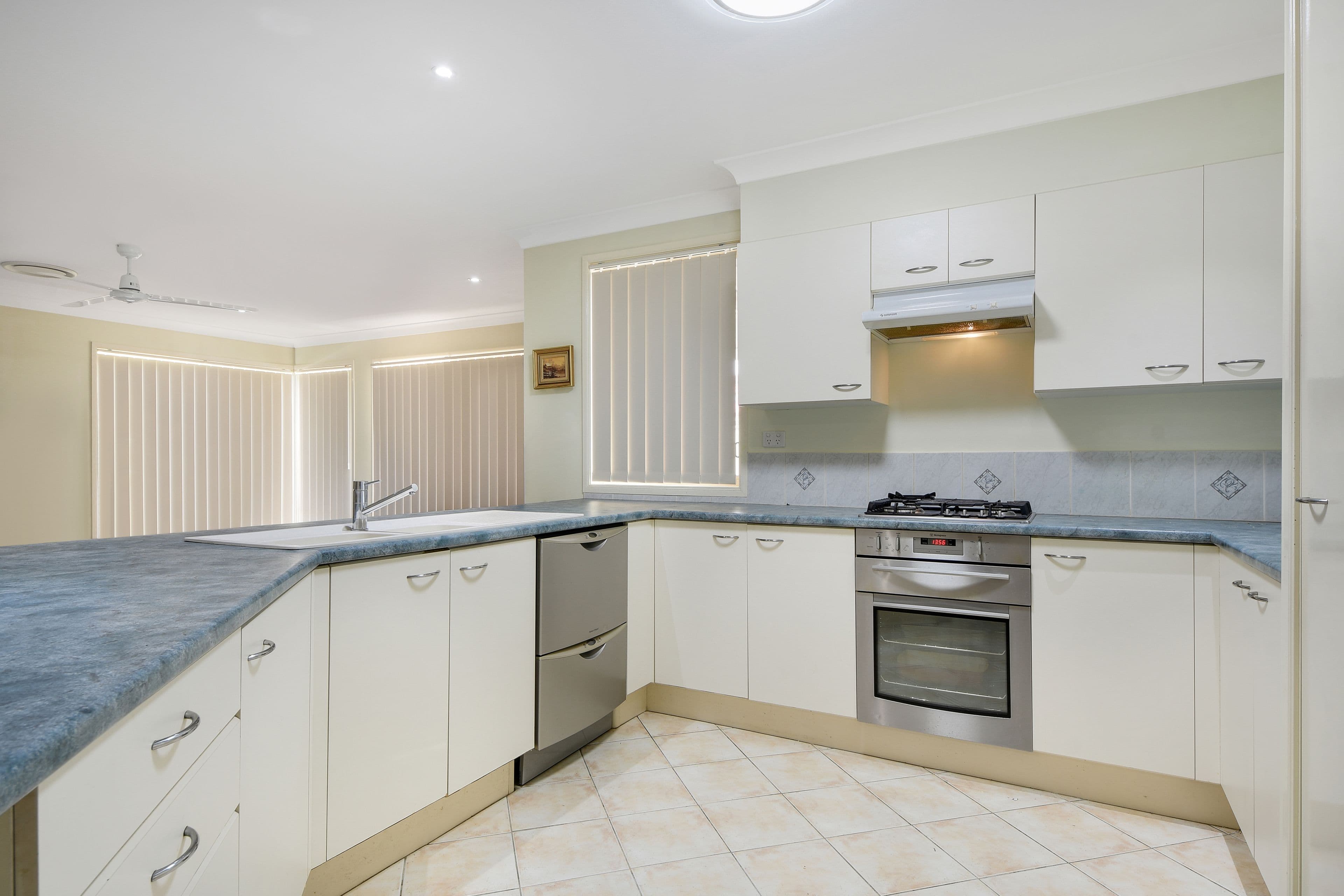 16 James Flynn Avenue, Harrington Park - Thumbnail 4