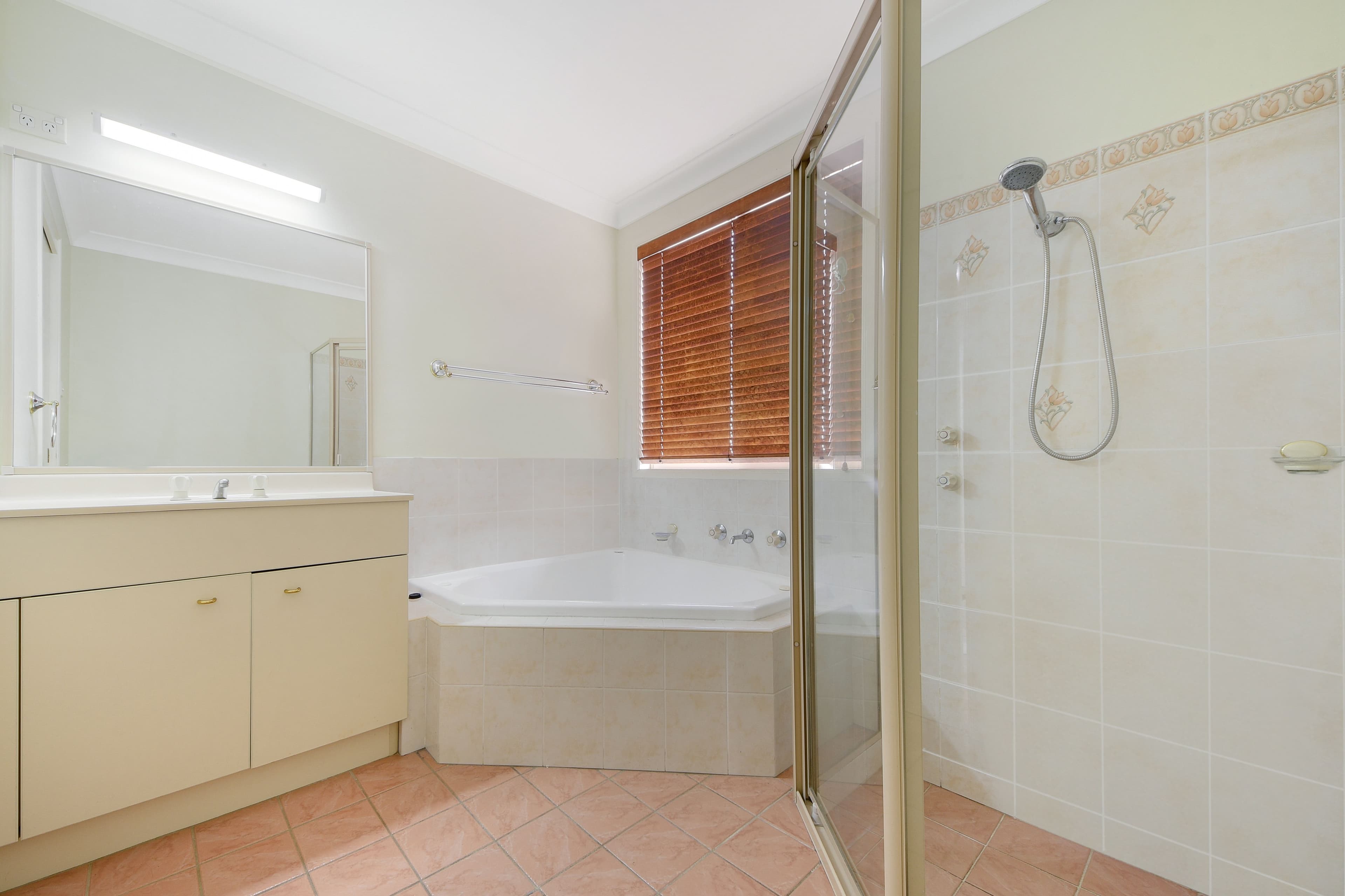 16 James Flynn Avenue, Harrington Park - Thumbnail 8