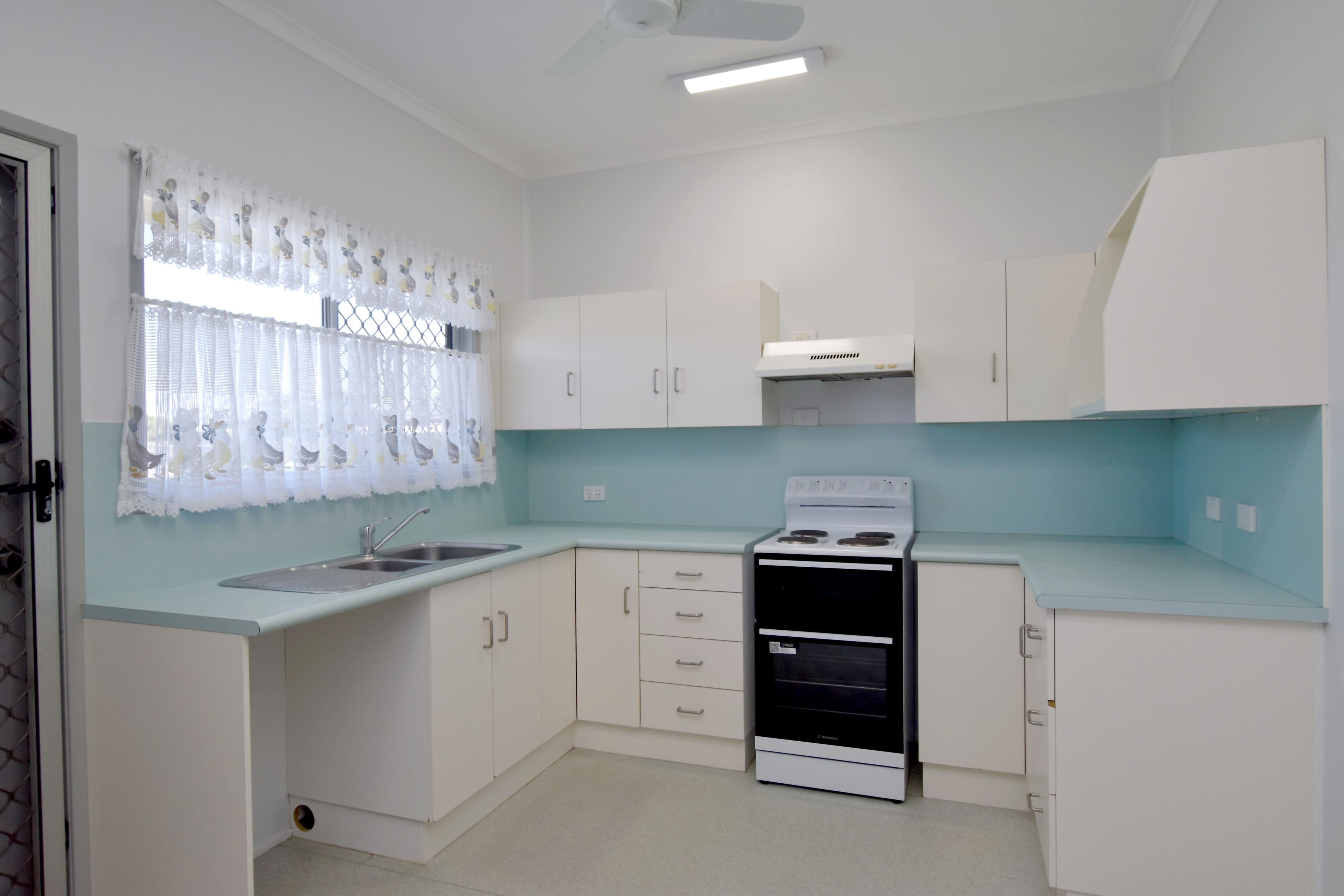 2 Fletcher Street, West Gladstone QLD 4680, West Gladstone - Thumbnail 2