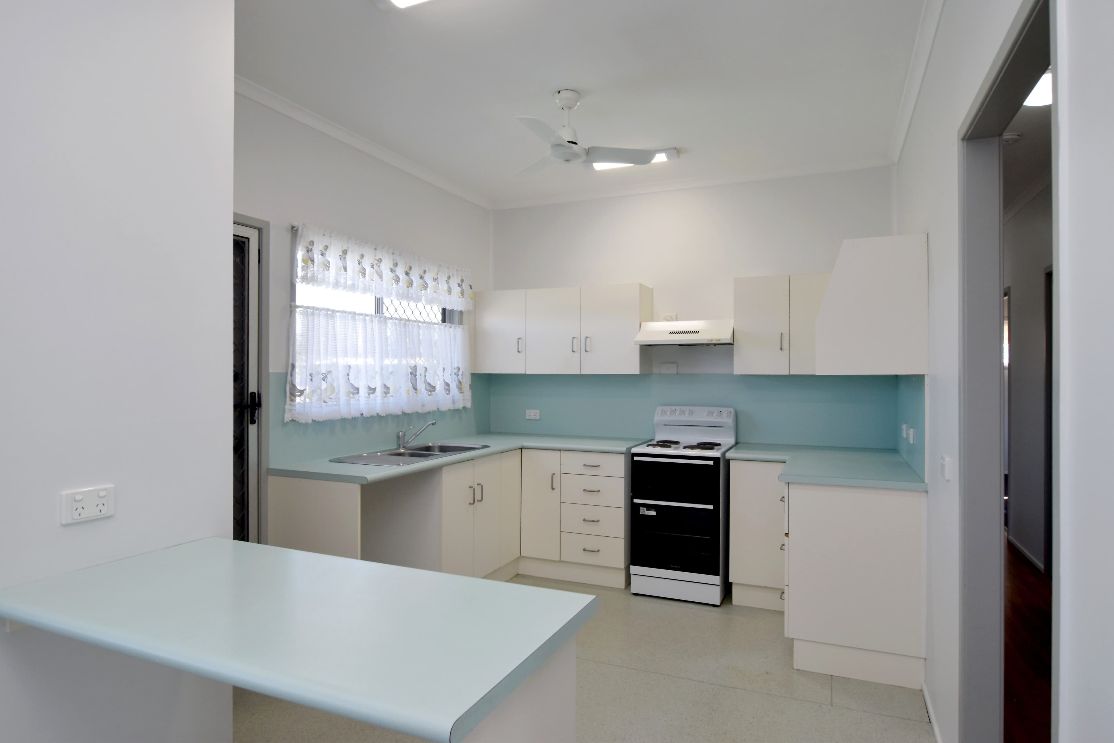 2 Fletcher Street, West Gladstone QLD 4680, West Gladstone - Thumbnail 3