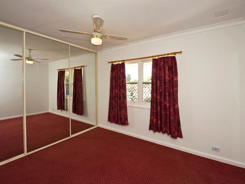 2 Norris Street, CLOVERDALE WA 6105, Cloverdale - Thumbnail 4