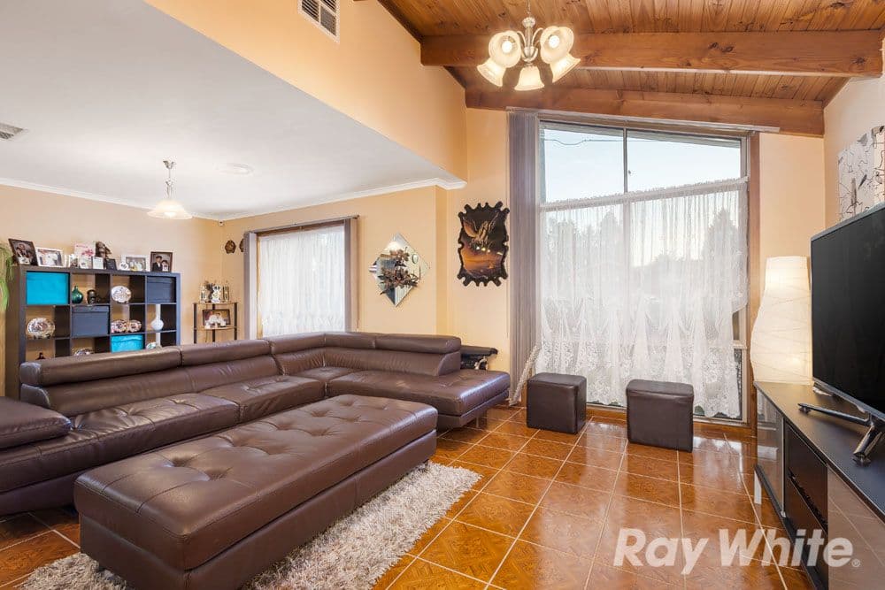 18 Essue Court, Mill Park VIC 3082, Mill Park - Thumbnail 2