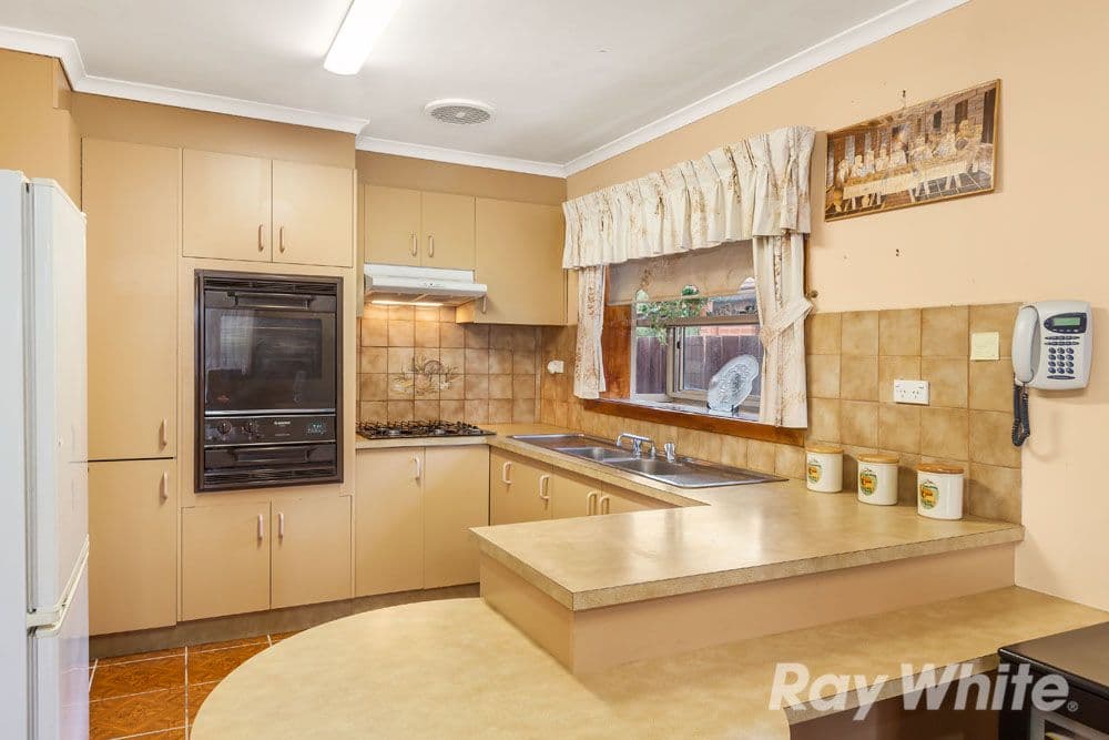 18 Essue Court, Mill Park VIC 3082, Mill Park - Thumbnail 3