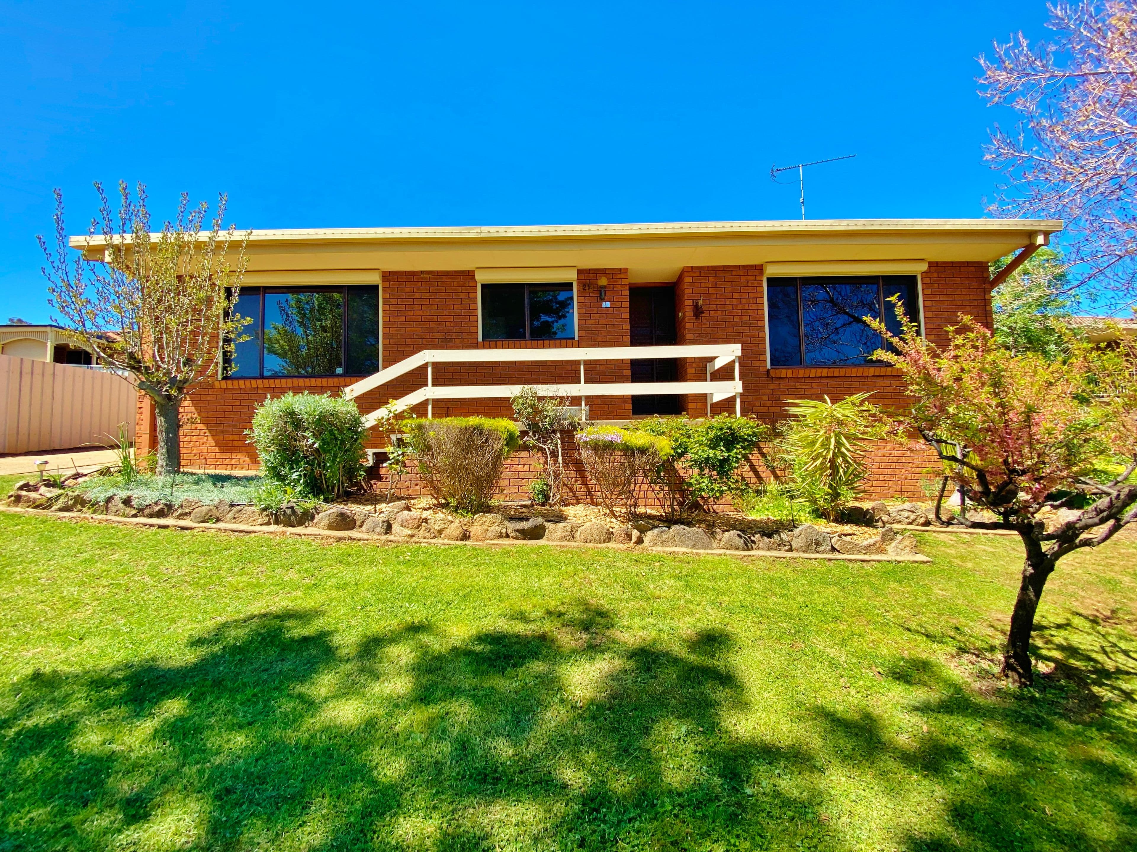 21 Keevil Drive, Young NSW 2594, Young - Thumbnail 2
