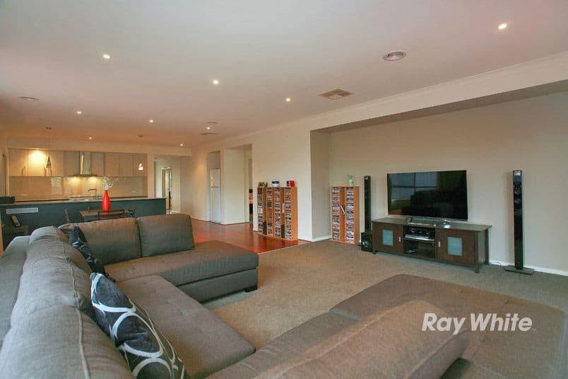 38 Sabel Drive, CRANBOURNE NORTH VIC 3977, Cranbourne North - Thumbnail 4