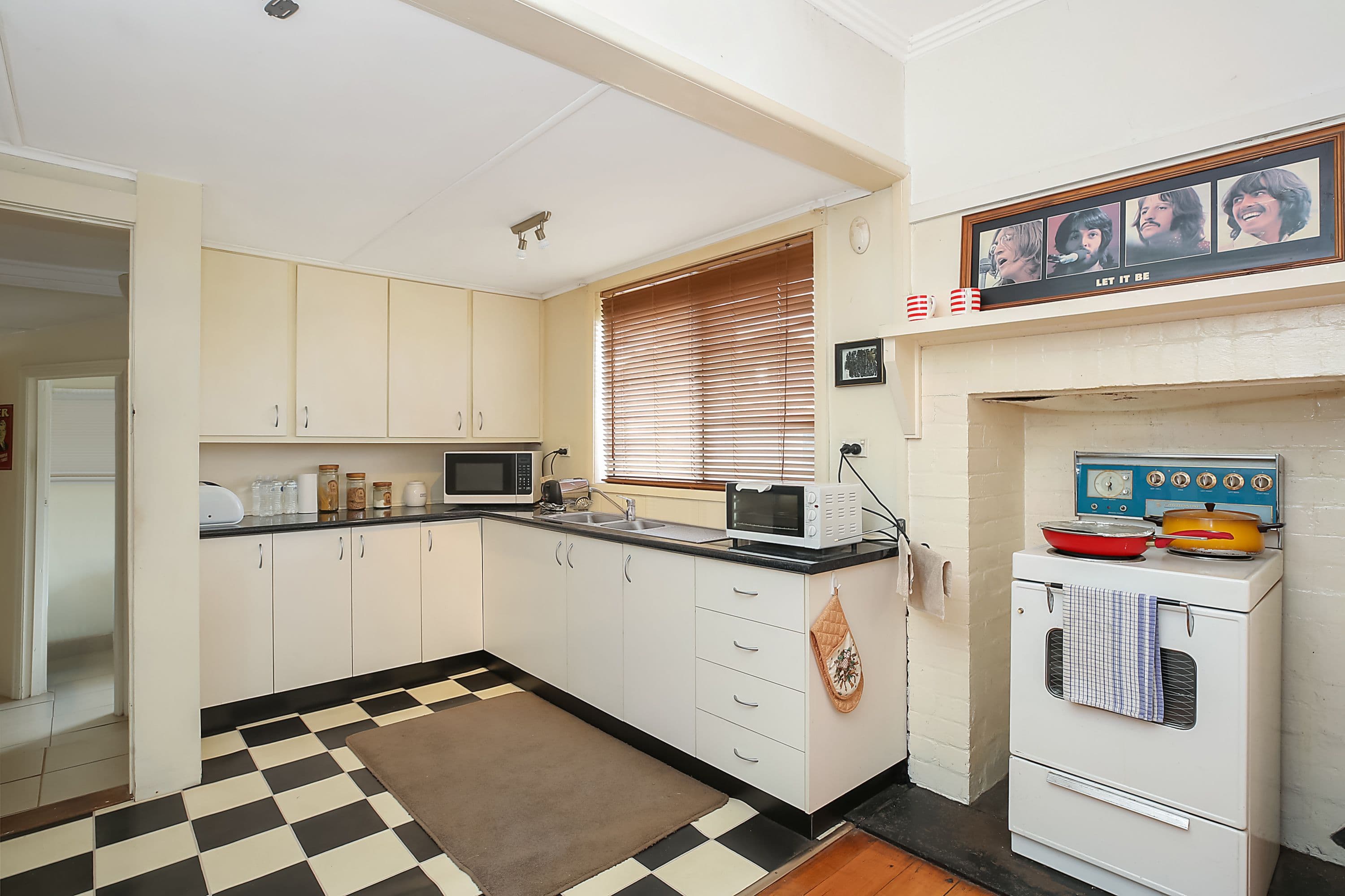 13 Robertson Street, Derrinallum VIC 3325, Derrinallum - Thumbnail 2