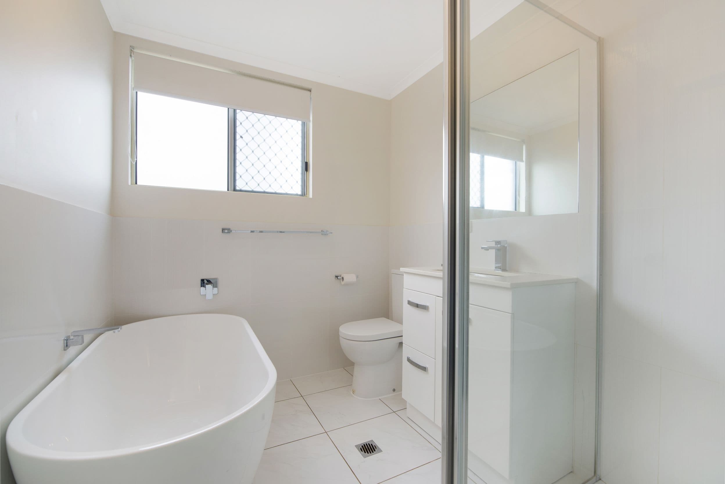 19 MYLNE Street, West Gladstone QLD 4680, West Gladstone - Thumbnail 4