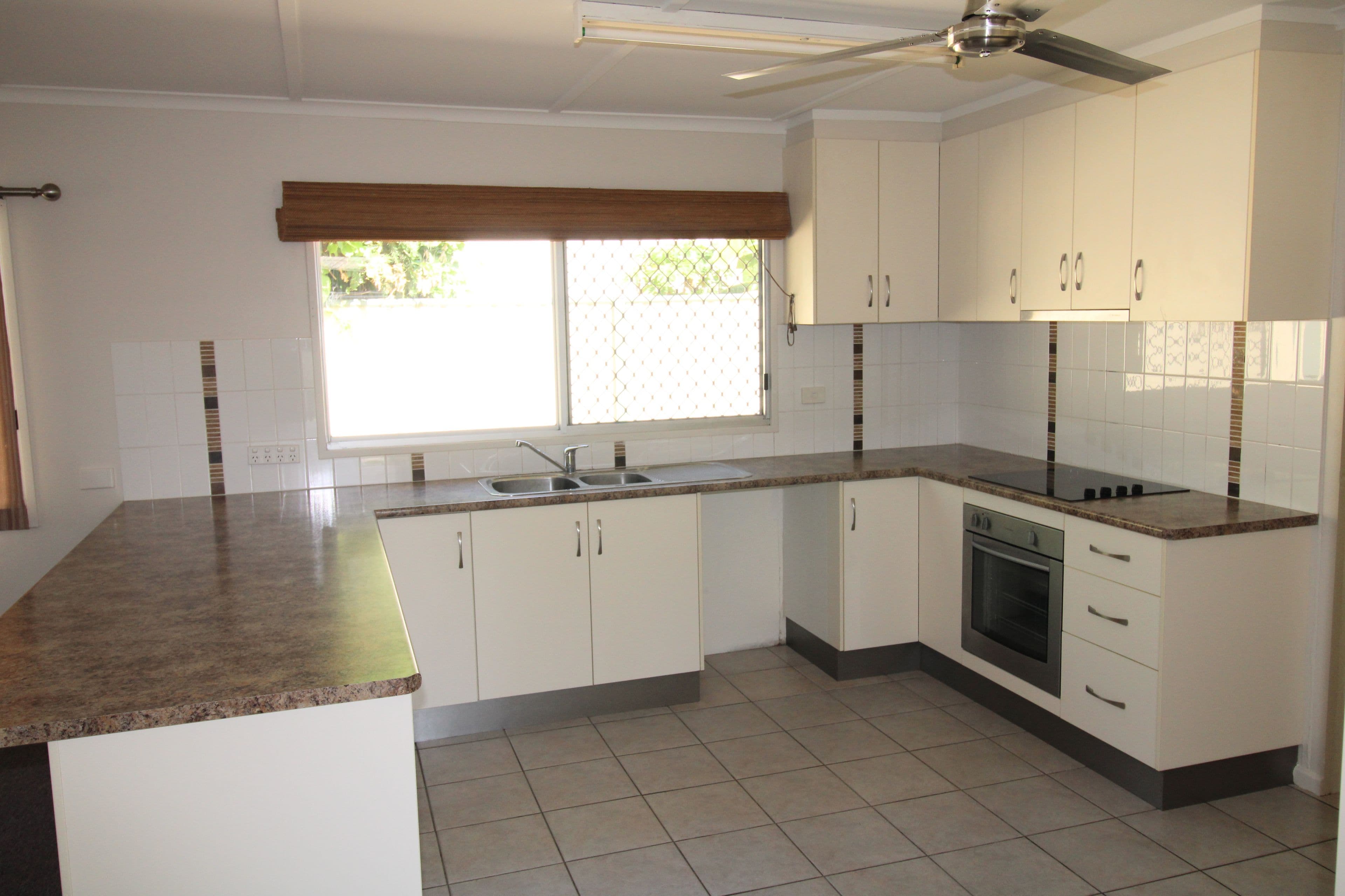 11 Carbeen Place, Emerald QLD 4720, Emerald - Thumbnail 3