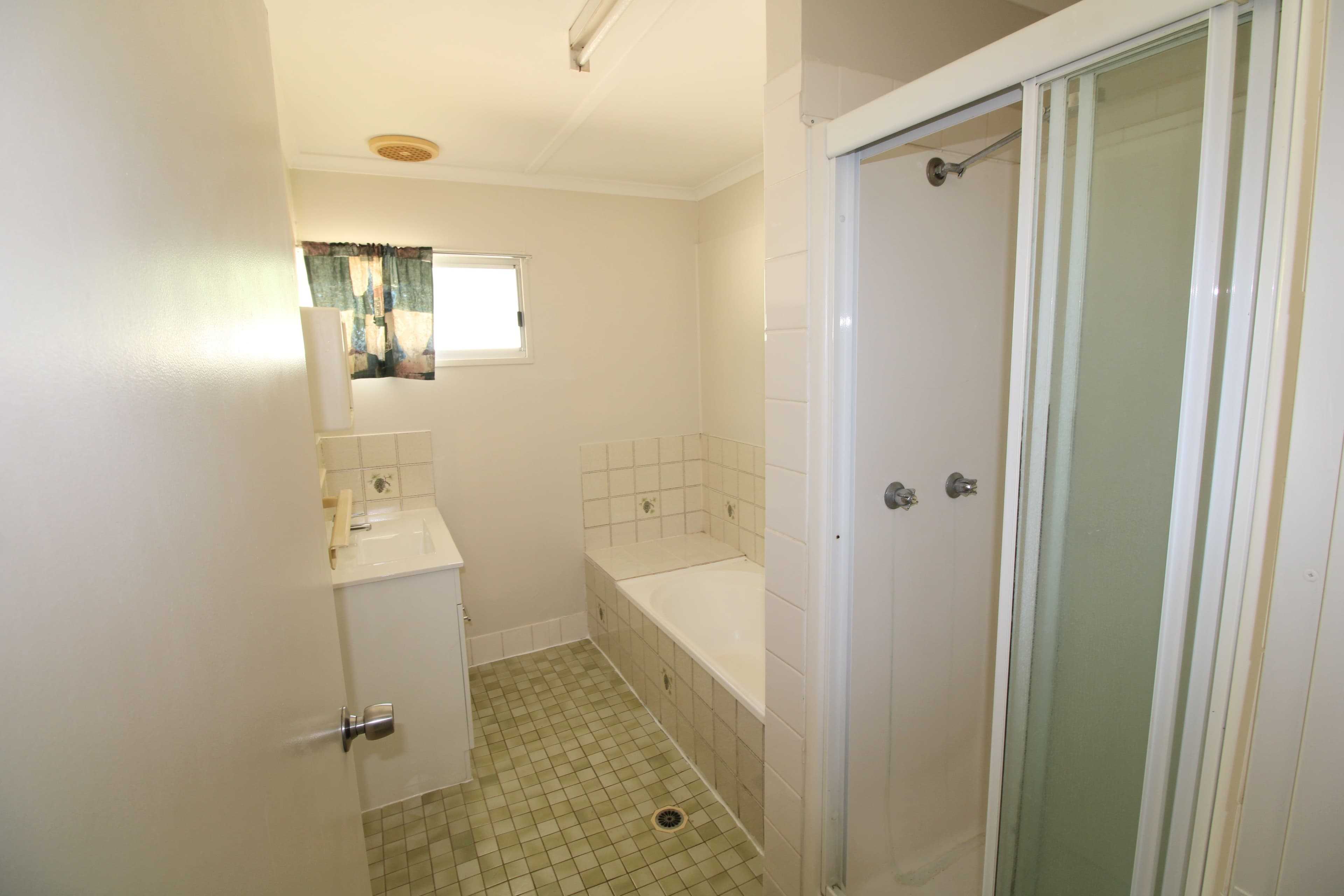 11 Carbeen Place, Emerald QLD 4720, Emerald - Thumbnail 7