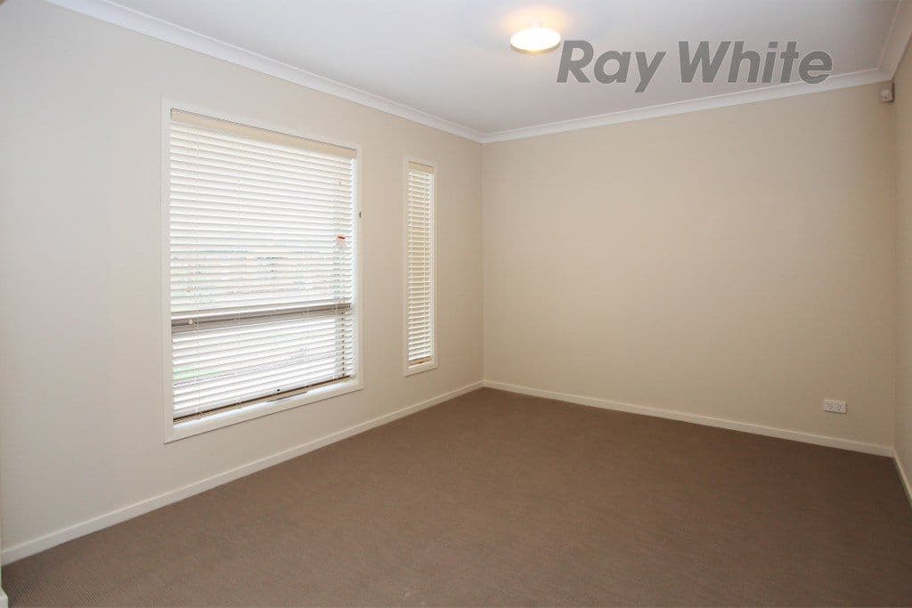 37 Waves Drive, POINT COOK VIC 3030, Point Cook - Thumbnail 3