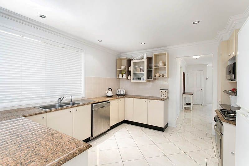 16 Moreton Place, Flinders - Thumbnail 3