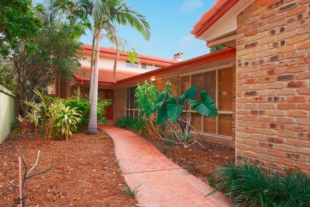 27 Kentia Court, ELANORA QLD 4221, Elanora - Image 1