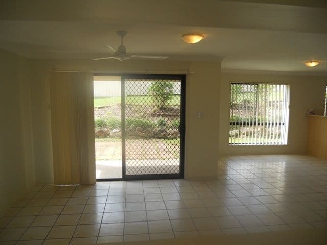 17 Respall Way Arundel, ARUNDEL QLD 4214, Arundel - Thumbnail 4