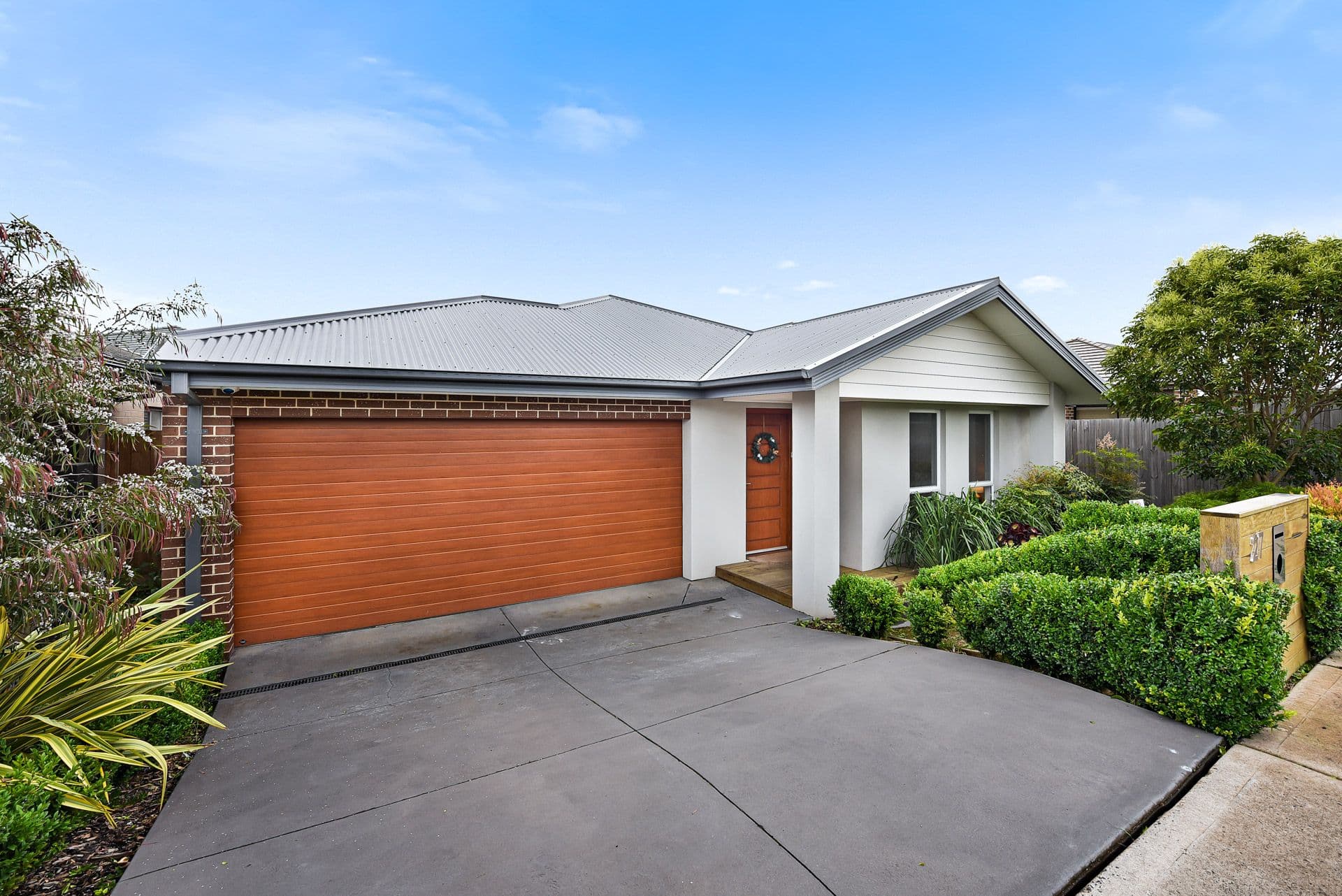 27 Beacon Drive, Cranbourne North VIC 3977, Cranbourne North - Thumbnail 2