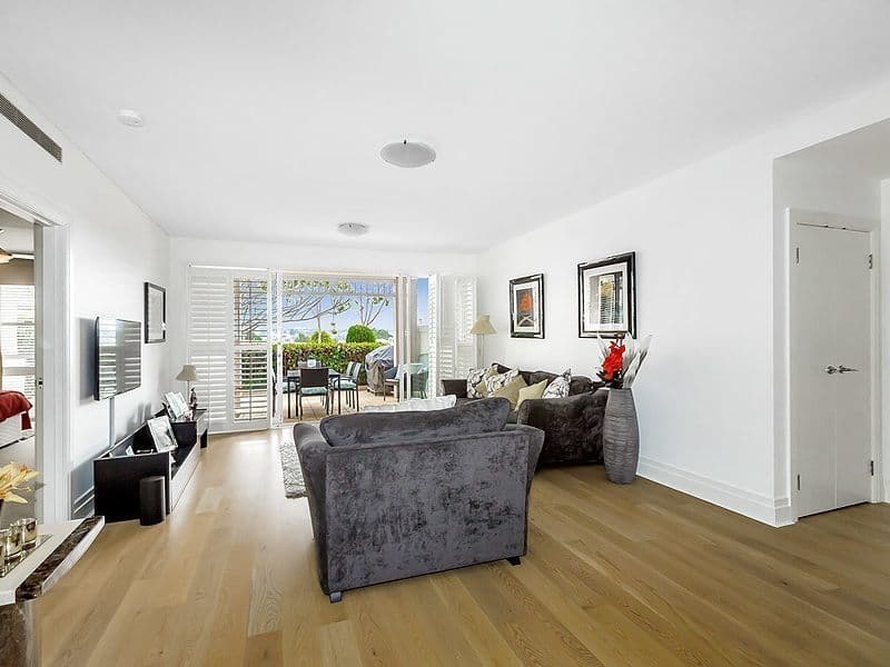 12/4 Admiralty Drive, Breakfast Point - Thumbnail 2