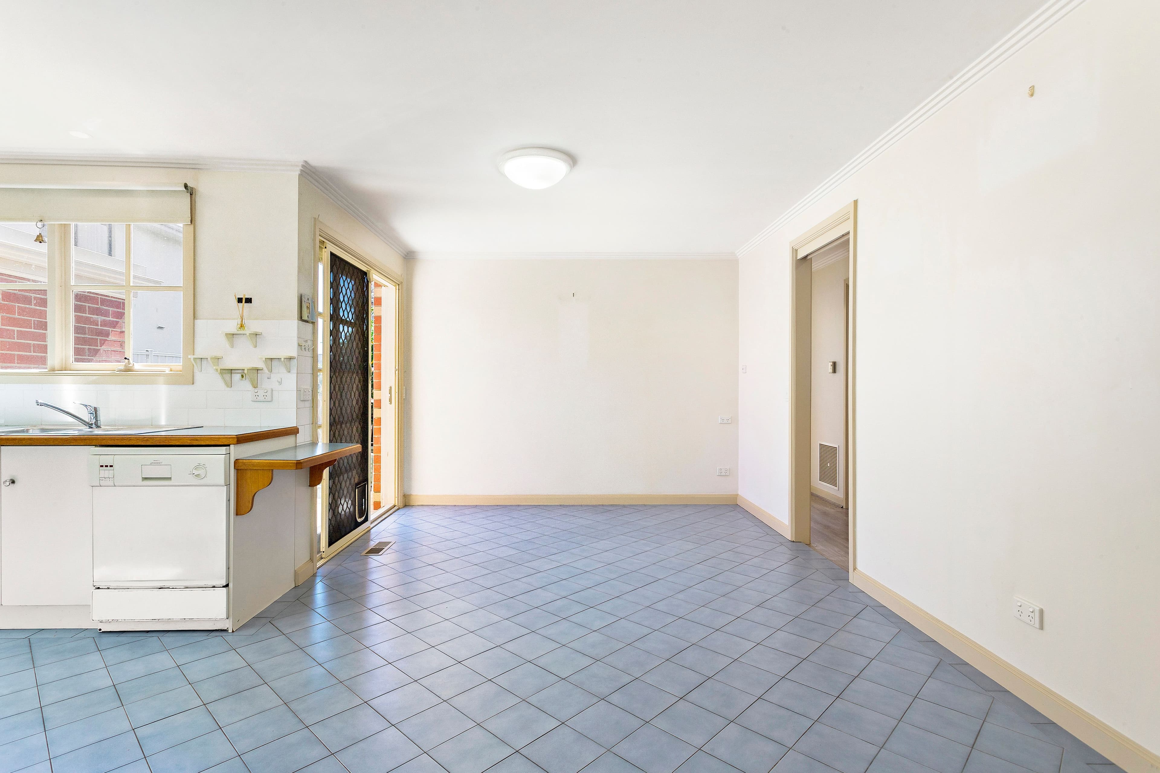 10 Dorman Court, Mill Park VIC 3082, Mill Park - Thumbnail 4