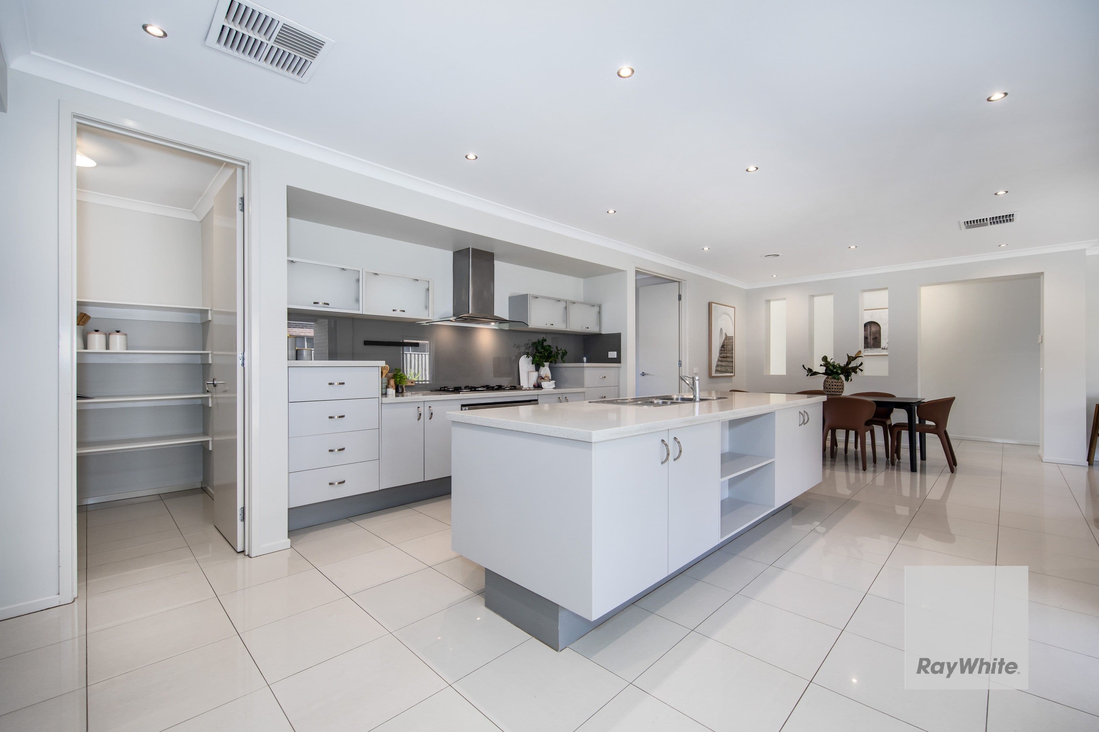 3 Balmain Circuit, Taylors Hill VIC 3037, Taylors Hill - Thumbnail 5