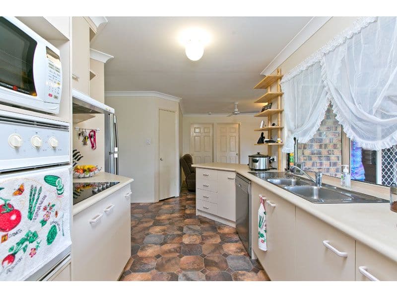 52 Poinciana Avenue, VICTORIA POINT QLD 4165, Victoria Point - Thumbnail 5