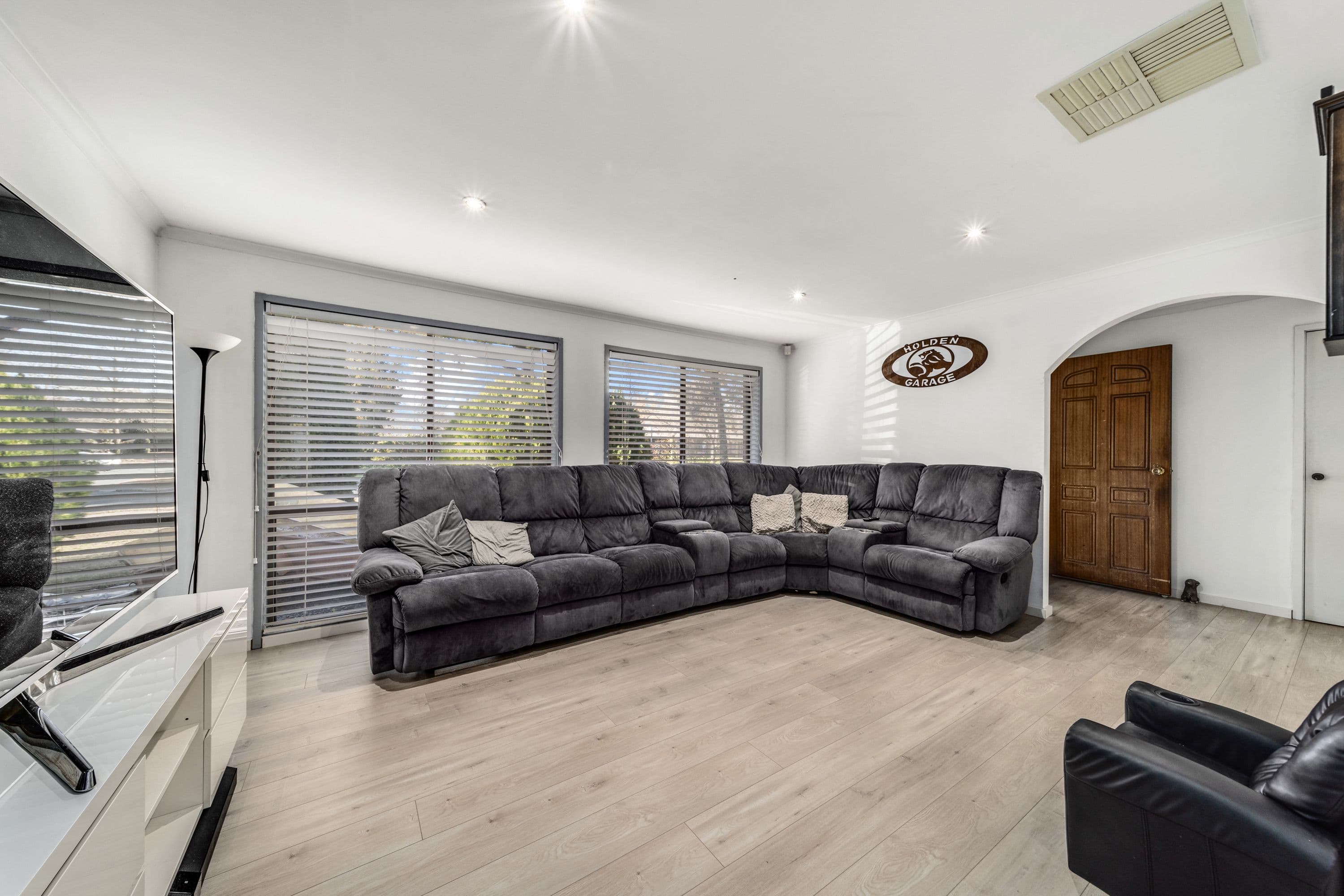19 Barraclough Crescent, Monash ACT 2904, Monash - Thumbnail 4