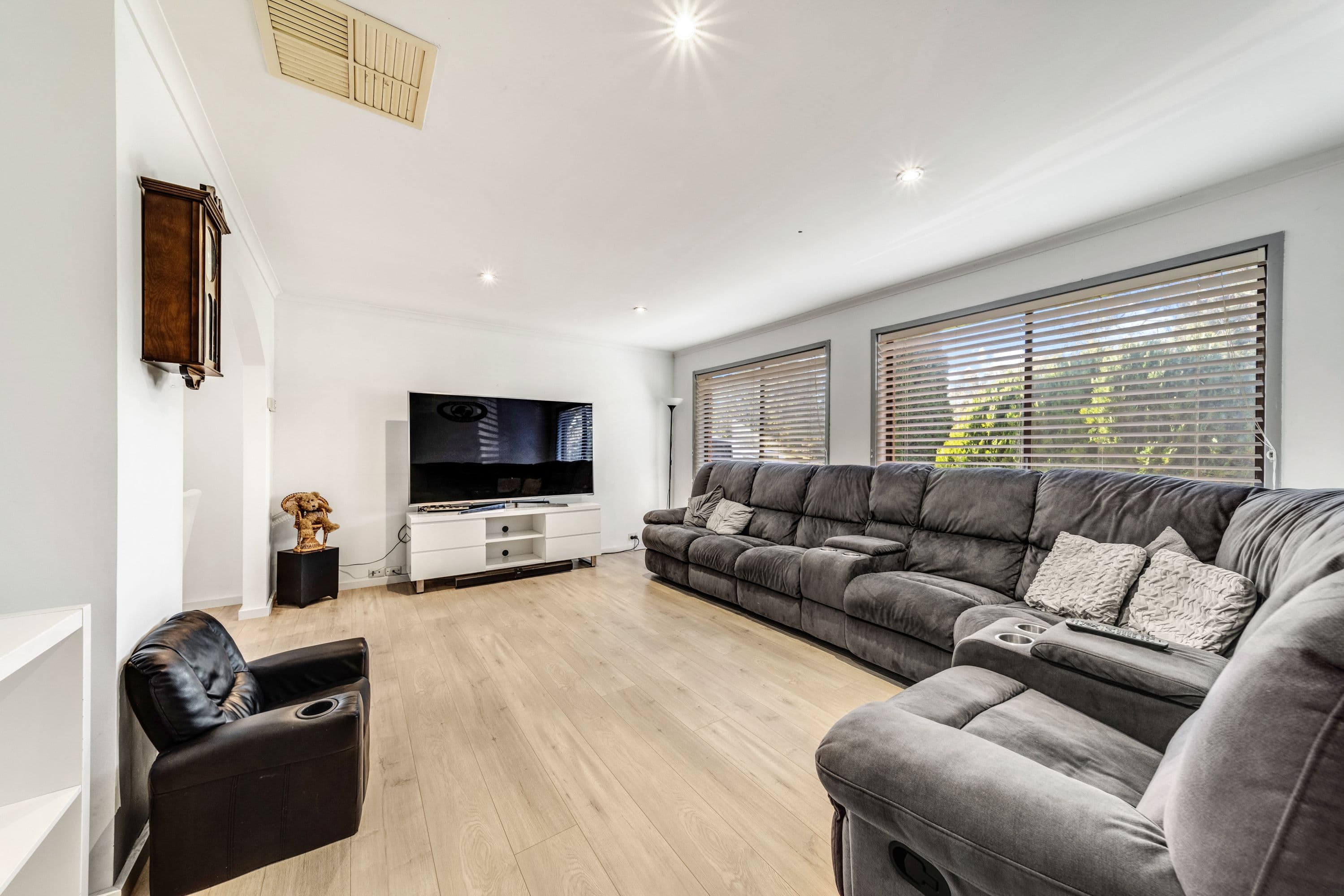 19 Barraclough Crescent, Monash ACT 2904, Monash - Thumbnail 5
