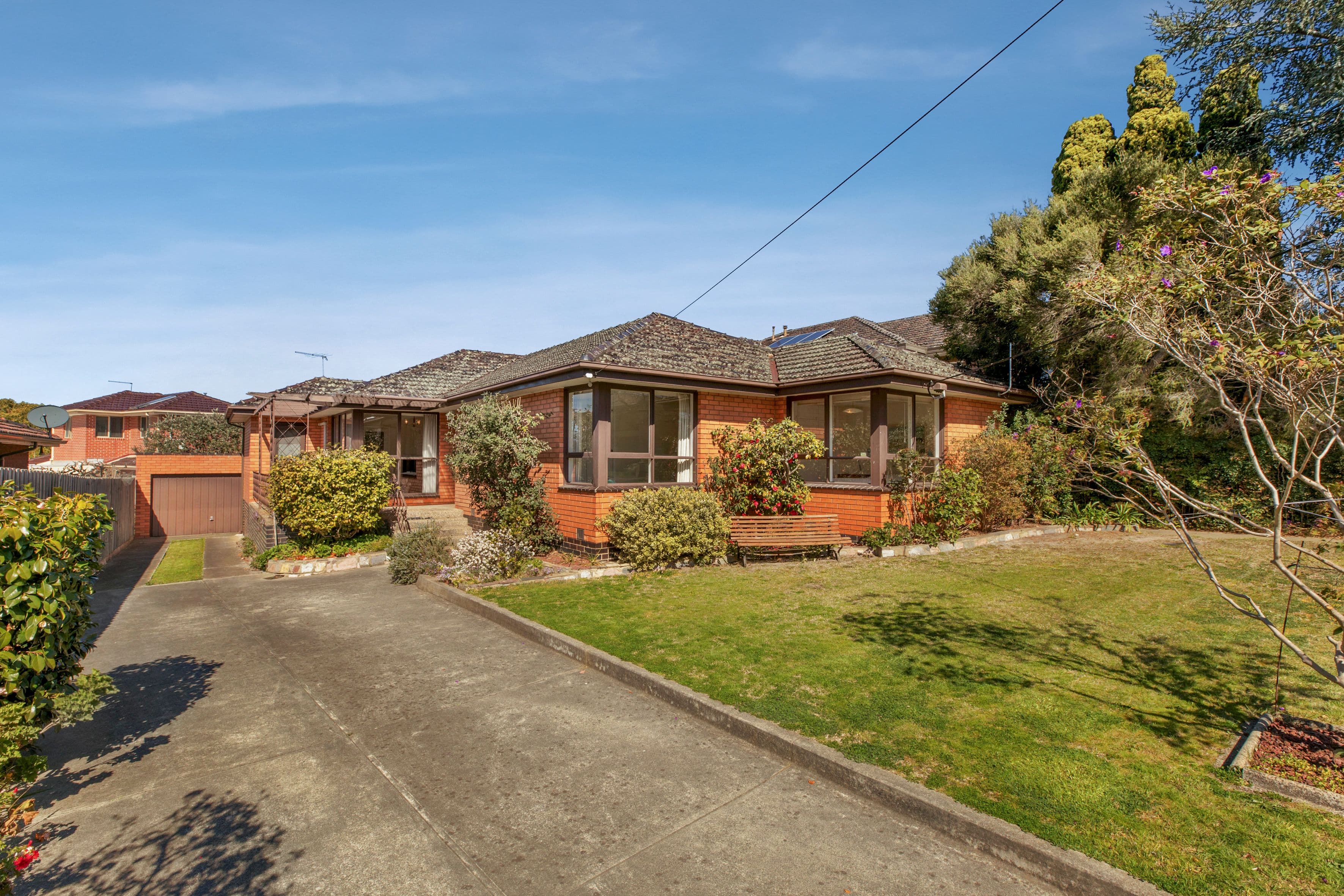 20 Southdown Avenue, Glen Waverley VIC 3150, Glen Waverley - Thumbnail 2