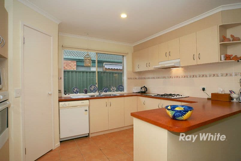 53 Scotsdale Drive, CRANBOURNE EAST VIC 3977, Cranbourne East - Thumbnail 4