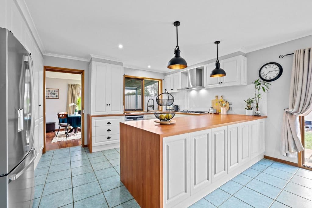34 Barber Drive, Hoppers Crossing VIC 3029, Hoppers Crossing - Thumbnail 2