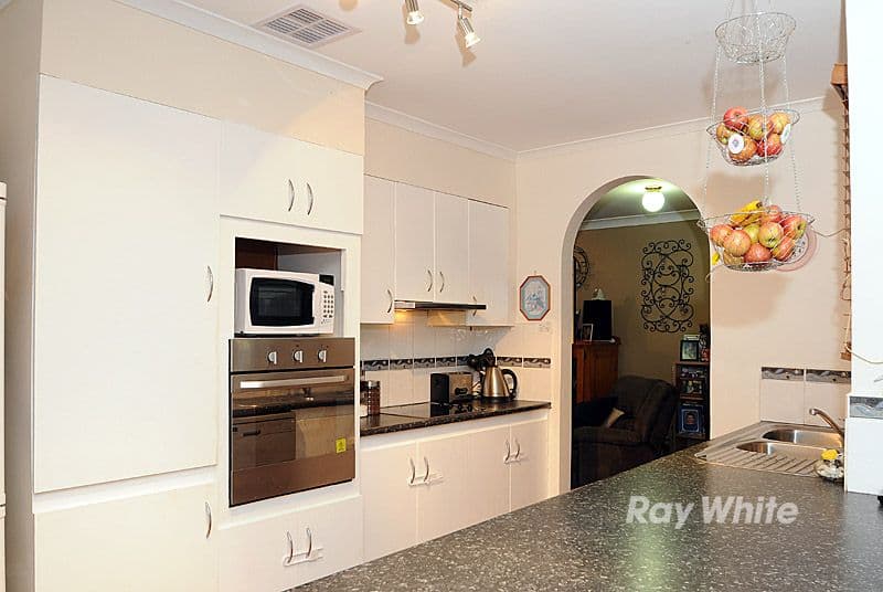 24 Strafford Avenue, CRANBOURNE VIC 3977, Cranbourne - Thumbnail 2