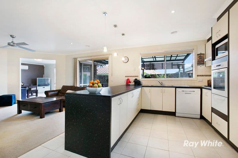 27 Majestic Boulevard, Cranbourne VIC 3977, Cranbourne - Thumbnail 3