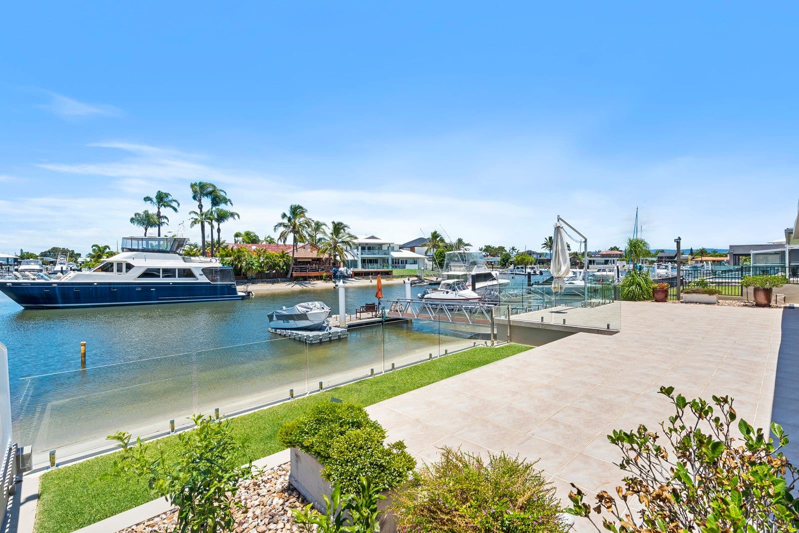 10 Dobell Avenue, Paradise Point QLD 4216, Paradise Point - Thumbnail 2