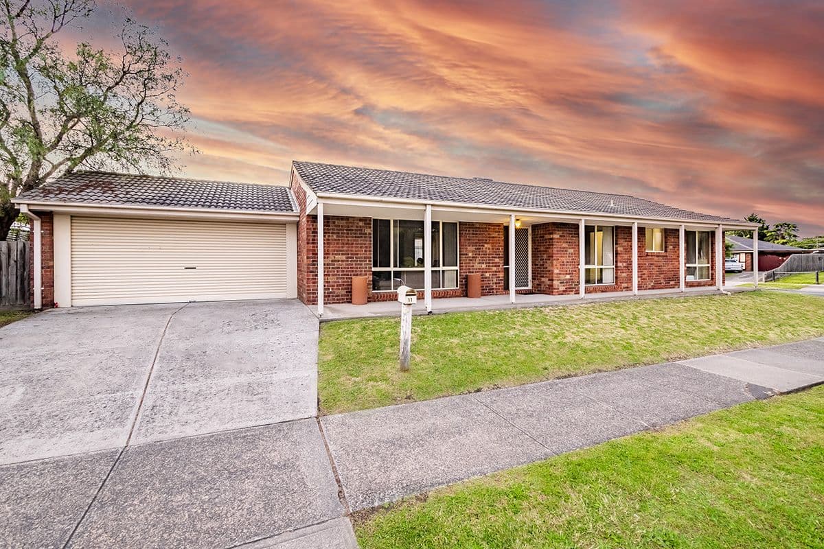 33 Hoysted Avenue, Cranbourne North VIC 3977, Cranbourne North - Image 1