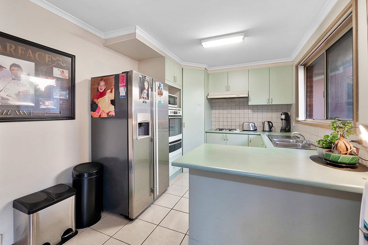 33 Hoysted Avenue, Cranbourne North VIC 3977, Cranbourne North - Thumbnail 3