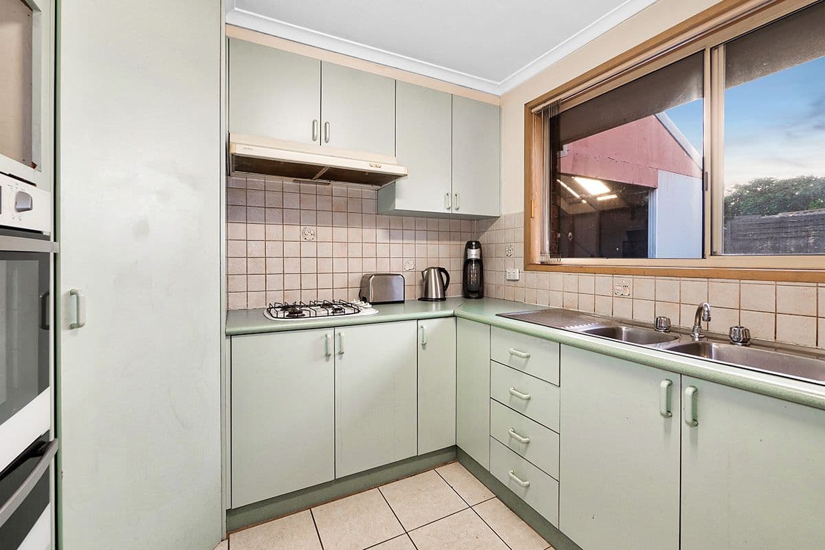 33 Hoysted Avenue, Cranbourne North VIC 3977, Cranbourne North - Thumbnail 4