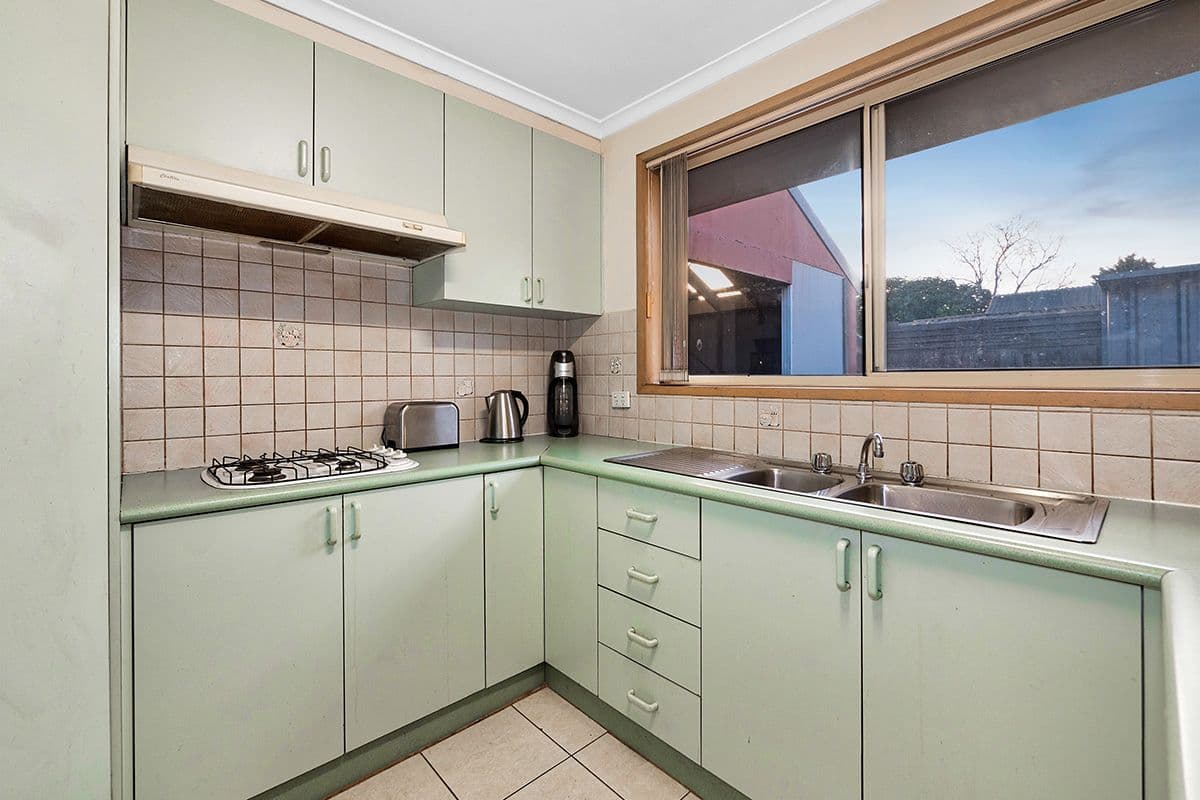 33 Hoysted Avenue, Cranbourne North VIC 3977, Cranbourne North - Thumbnail 5