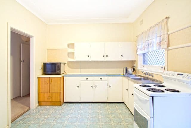 16 Angophora Crescent, FORESTVILLE NSW 2087, Forestville - Thumbnail 4