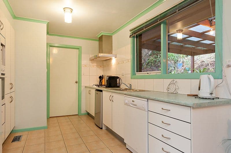 27 Booyan Crescent, GREENSBOROUGH VIC 3088, Greensborough - Thumbnail 5